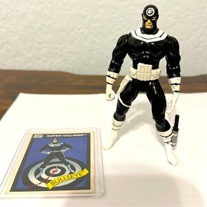 1995 Bullseye Marvel Toyfare Excl Toybiz Mail Away Action Figure and 1990 card